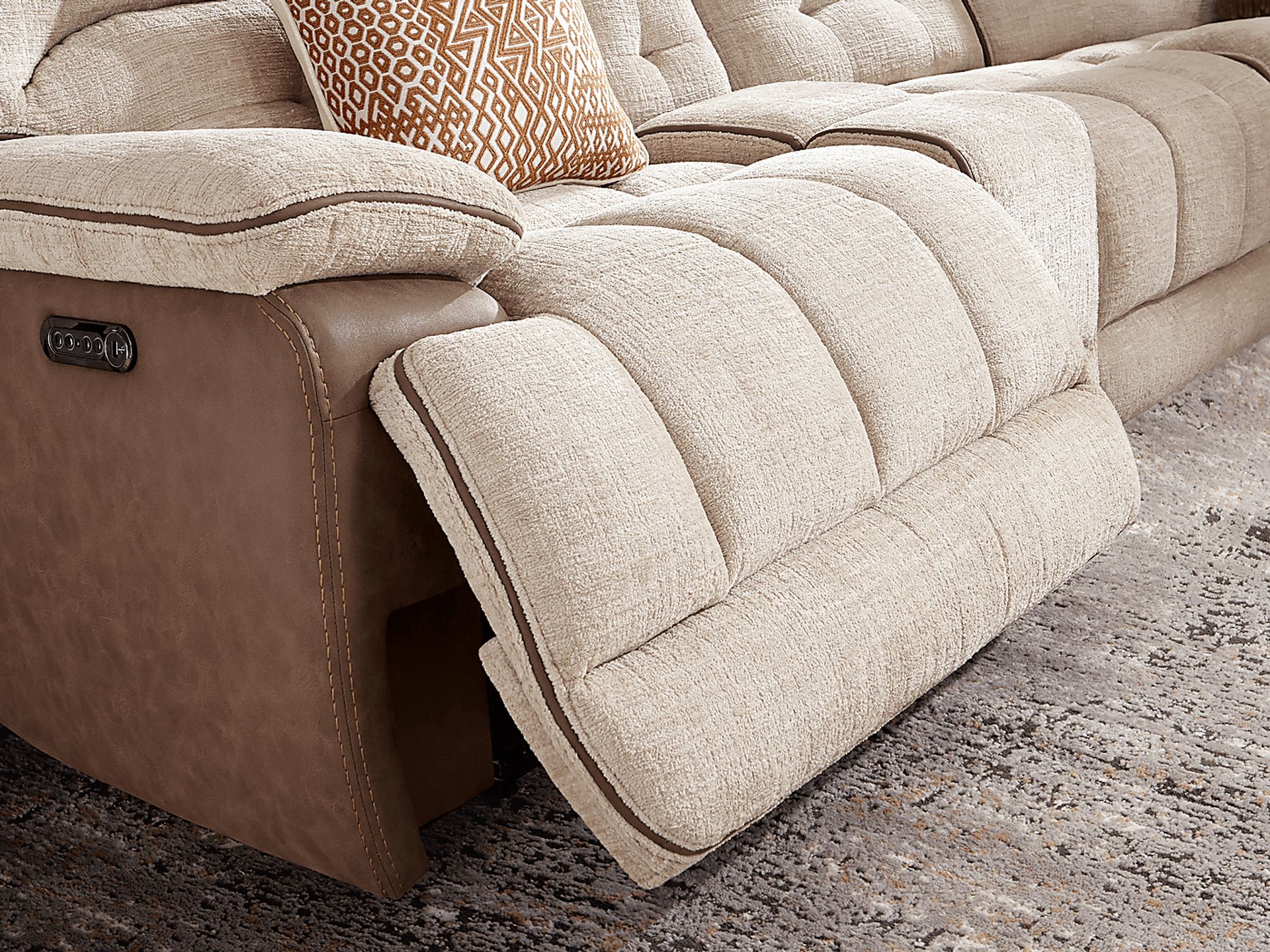 Bakersfield Beige 6 Pc Dual Power Reclining Sectional - Image 4