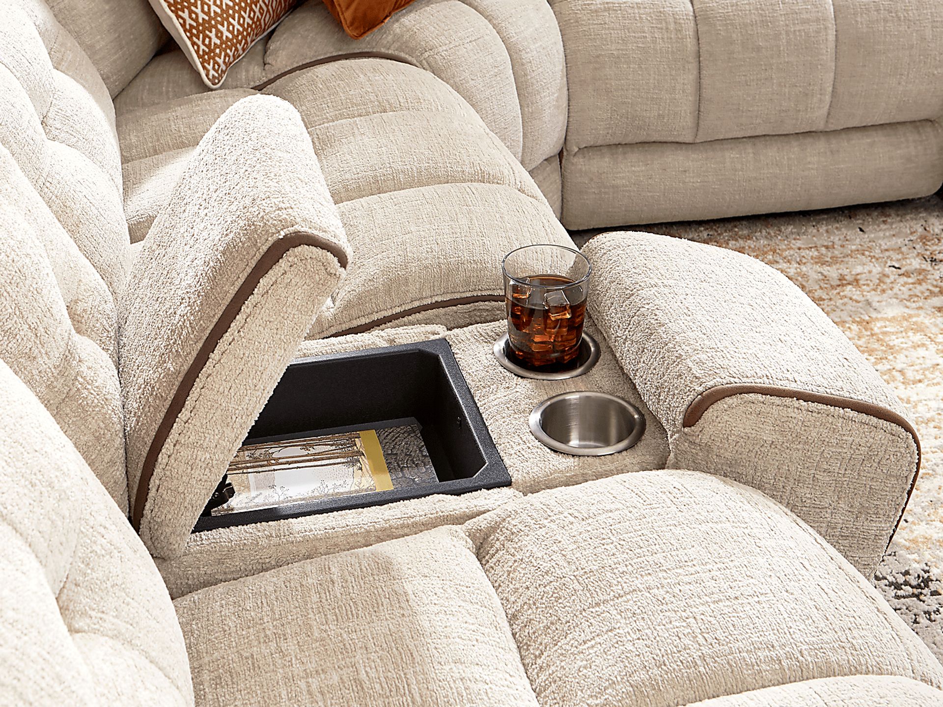 Bakersfield Beige 6 Pc Dual Power Reclining Sectional - Image 5
