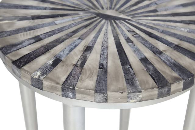 Barnsleigh Gray Accent Table - Thumbnail - Image 5