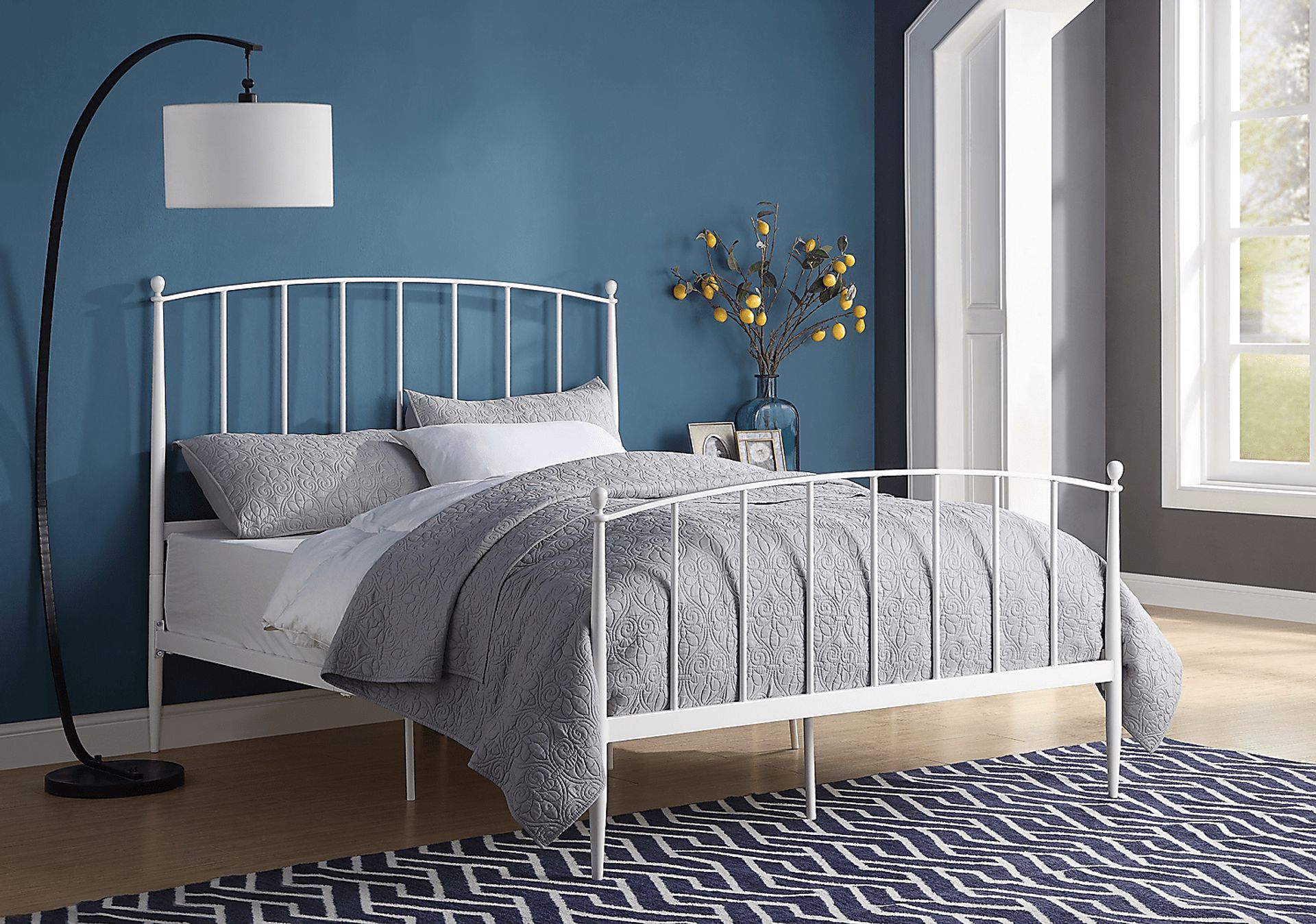 Baronwood White Queen Platform Bed - Image 2