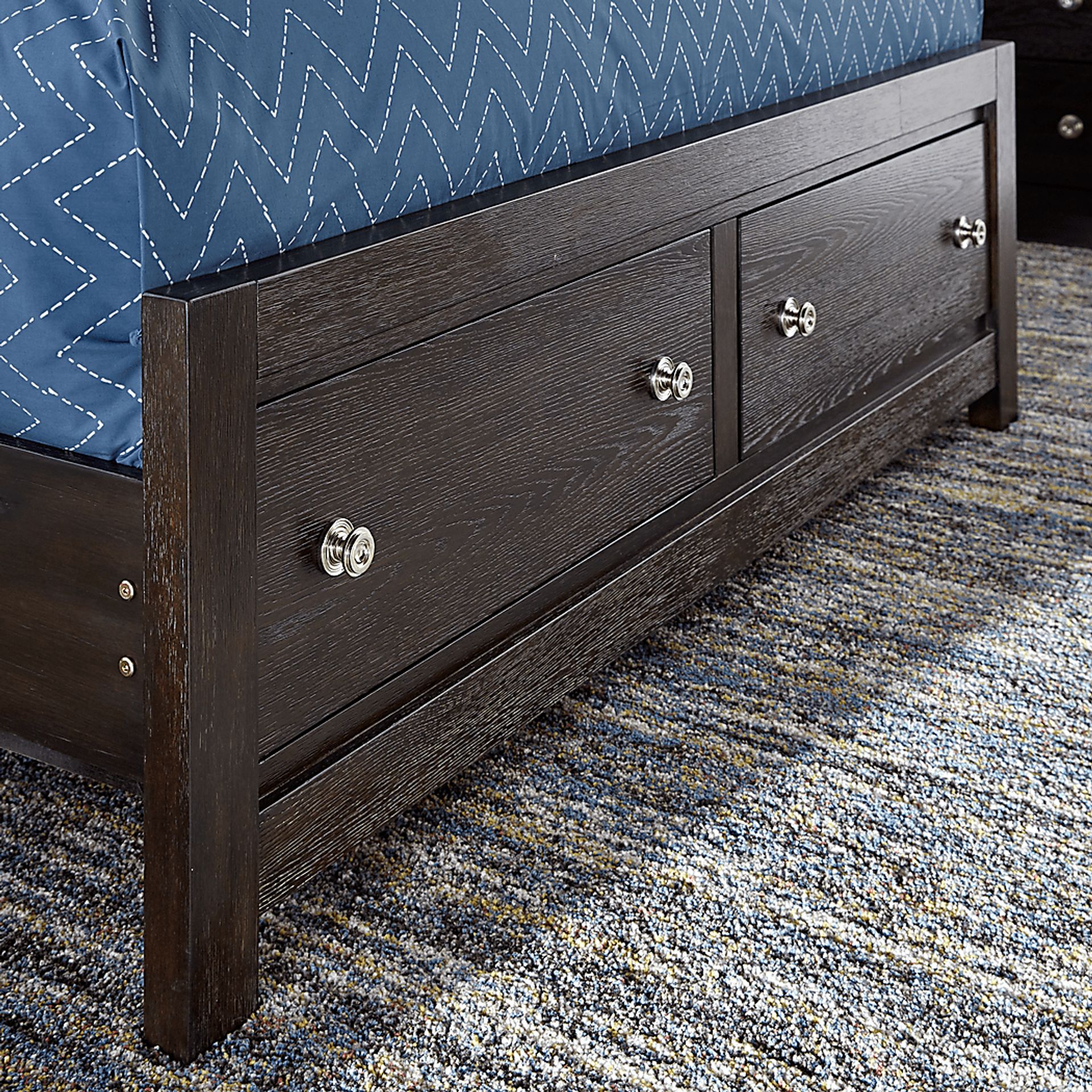 Barringer Place 7 Pc Merlot Dark Wood Queen Bedroom Set With 3 Pc