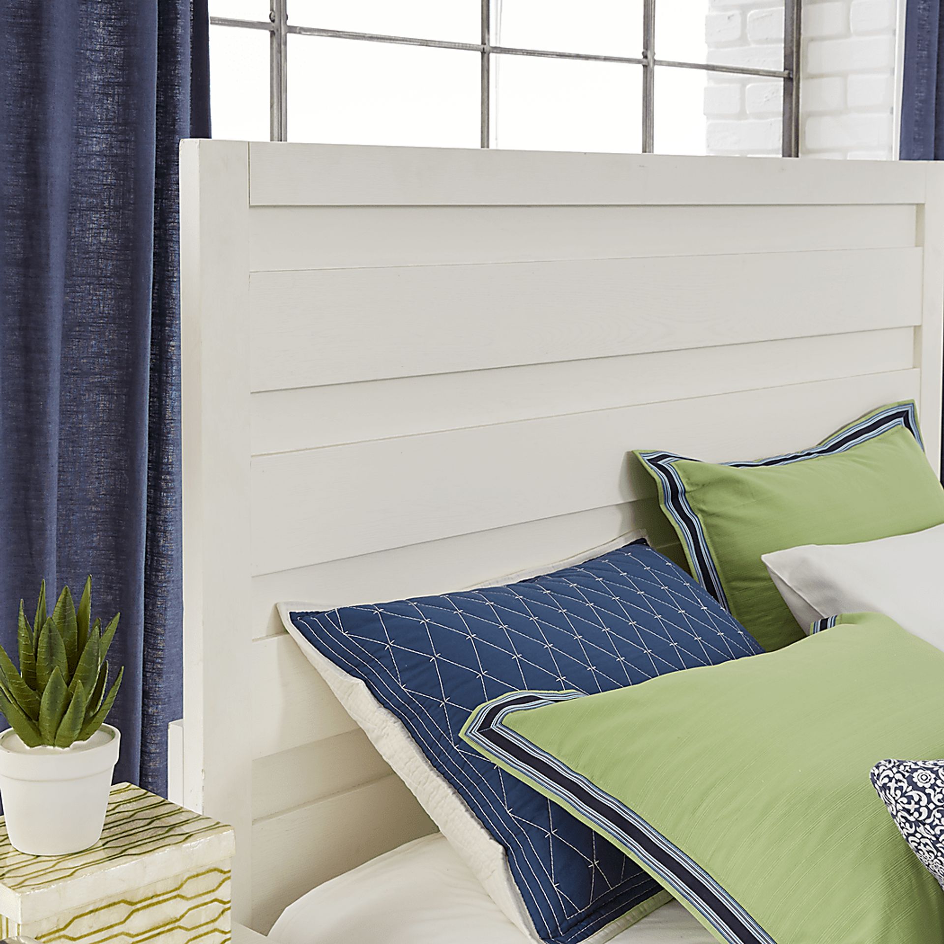 Barringer Place White 3 Pc Queen Panel Bed - Image 4