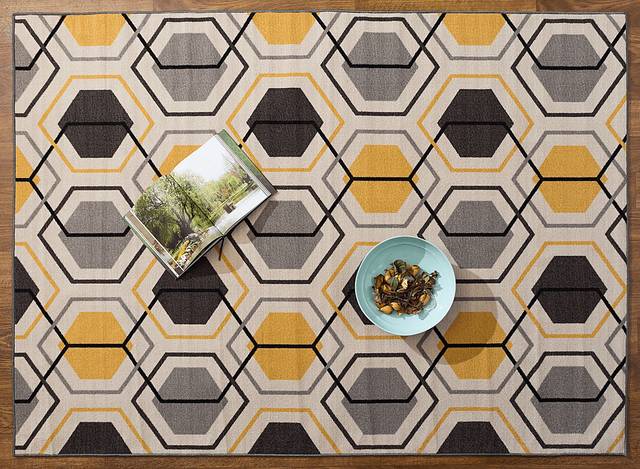 Barrlow Yellow 5'3 x 7'3 Rug - Thumbnail - Image 3