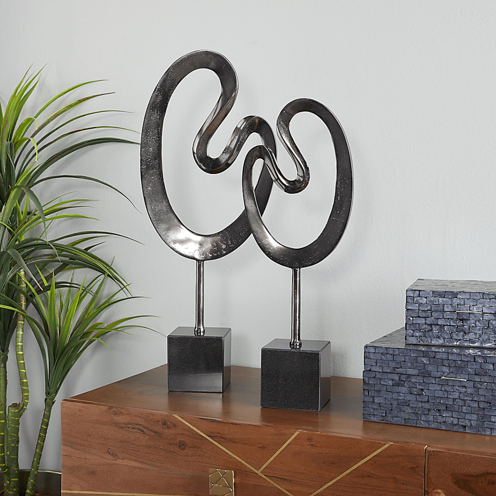 Baspo Black Sculpture, Set of 2 - Image 2