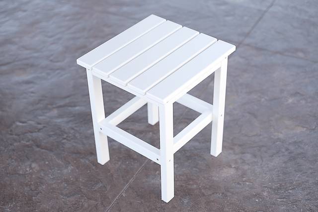 Bayfield Park Traditional White Outdoor Side Table - Thumbnail - Image 2