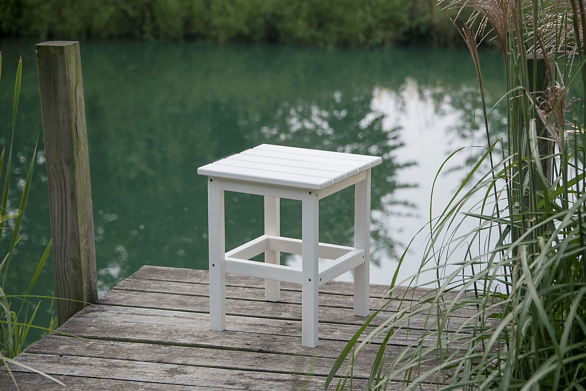 Bayfield Park Traditional White Outdoor Side Table - Image 3