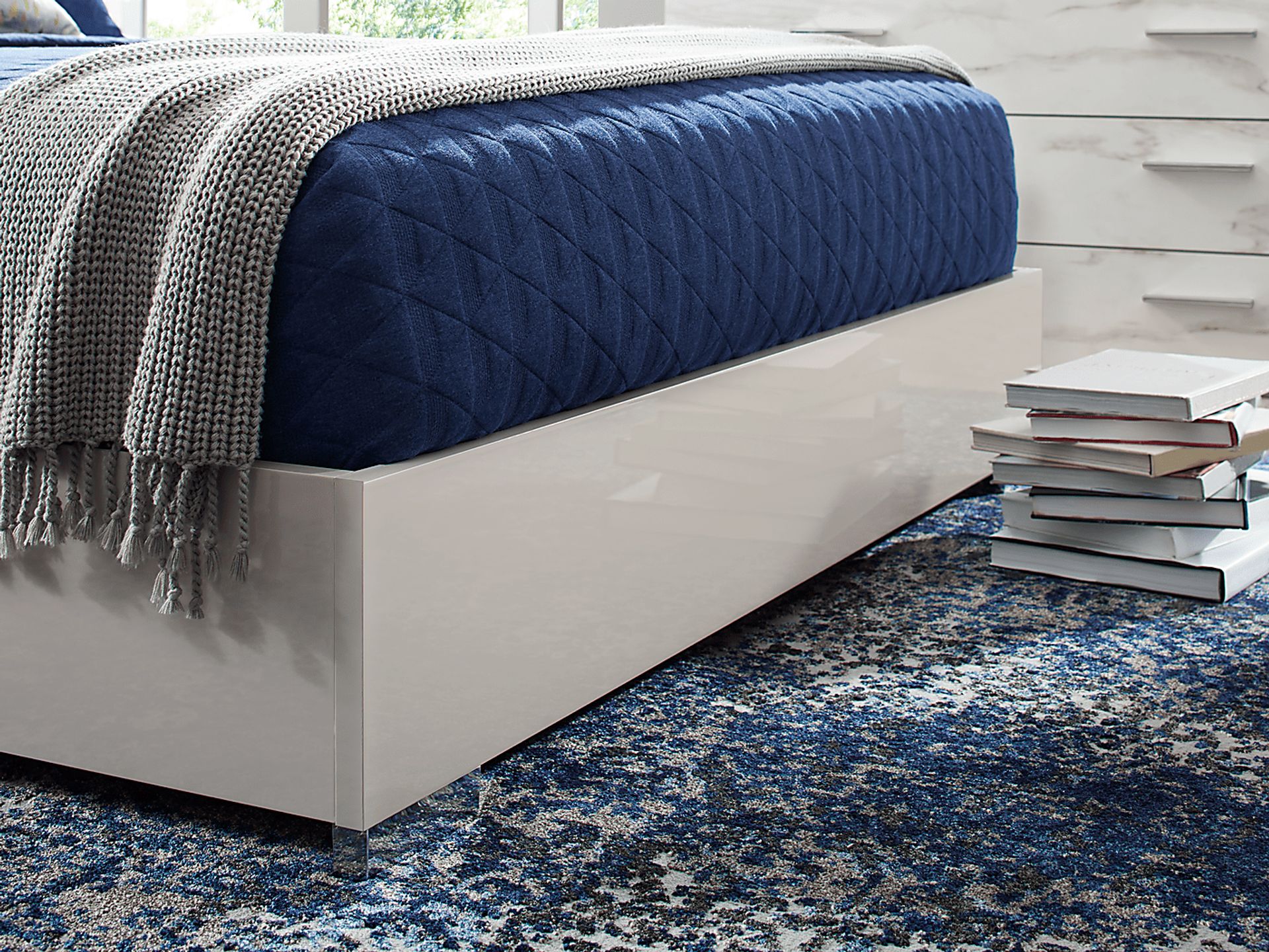 Beatrice Gray 3 Pc King Bed - Image 4