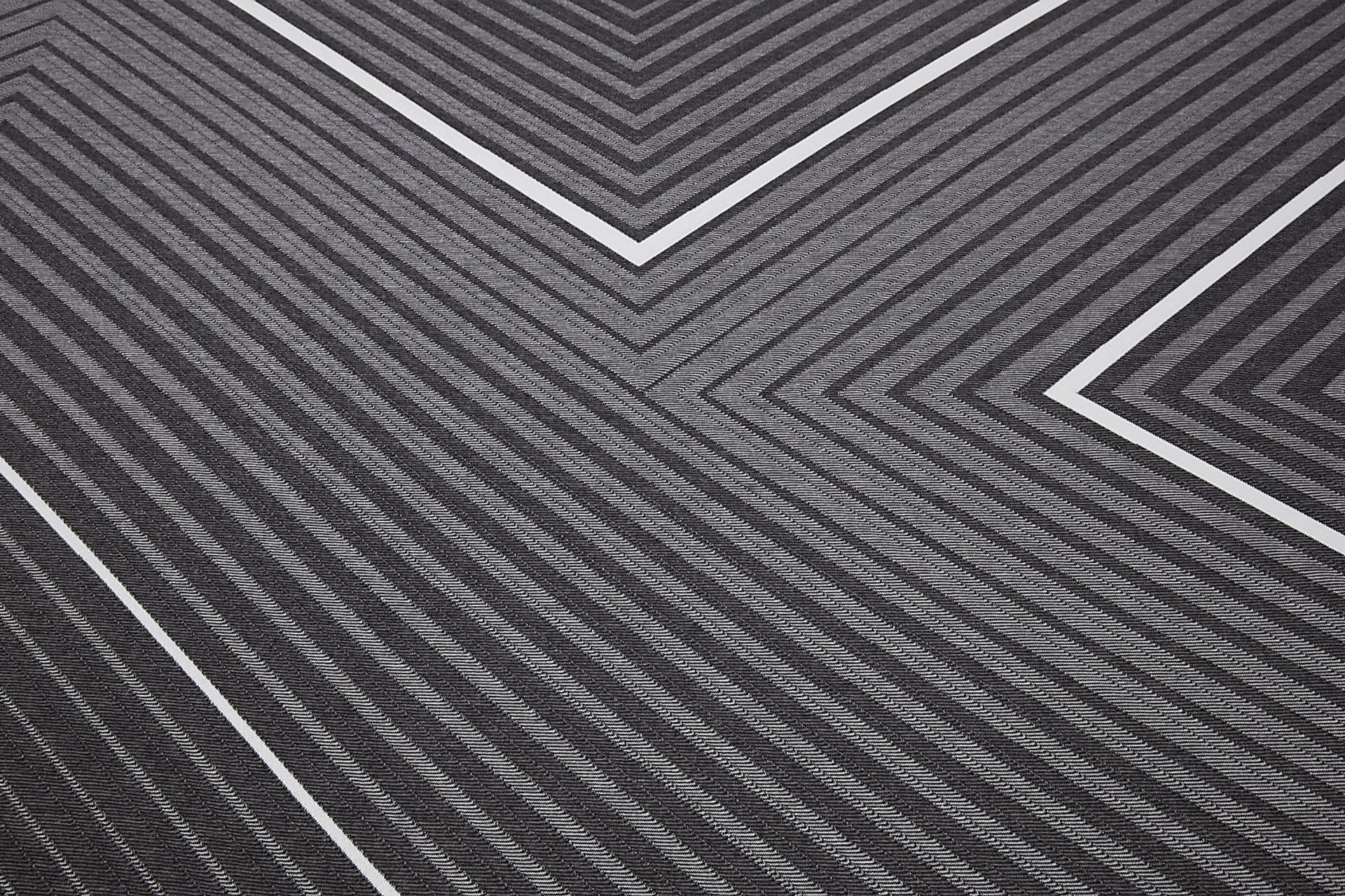 Beautyrest Black B-Class Plush Tight Top King Mattress - Image 5