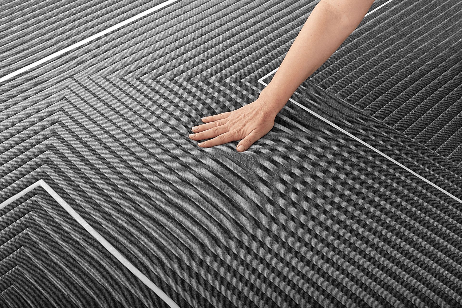 Beautyrest Black B-Class Plush Tight Top King Mattress - Image 6