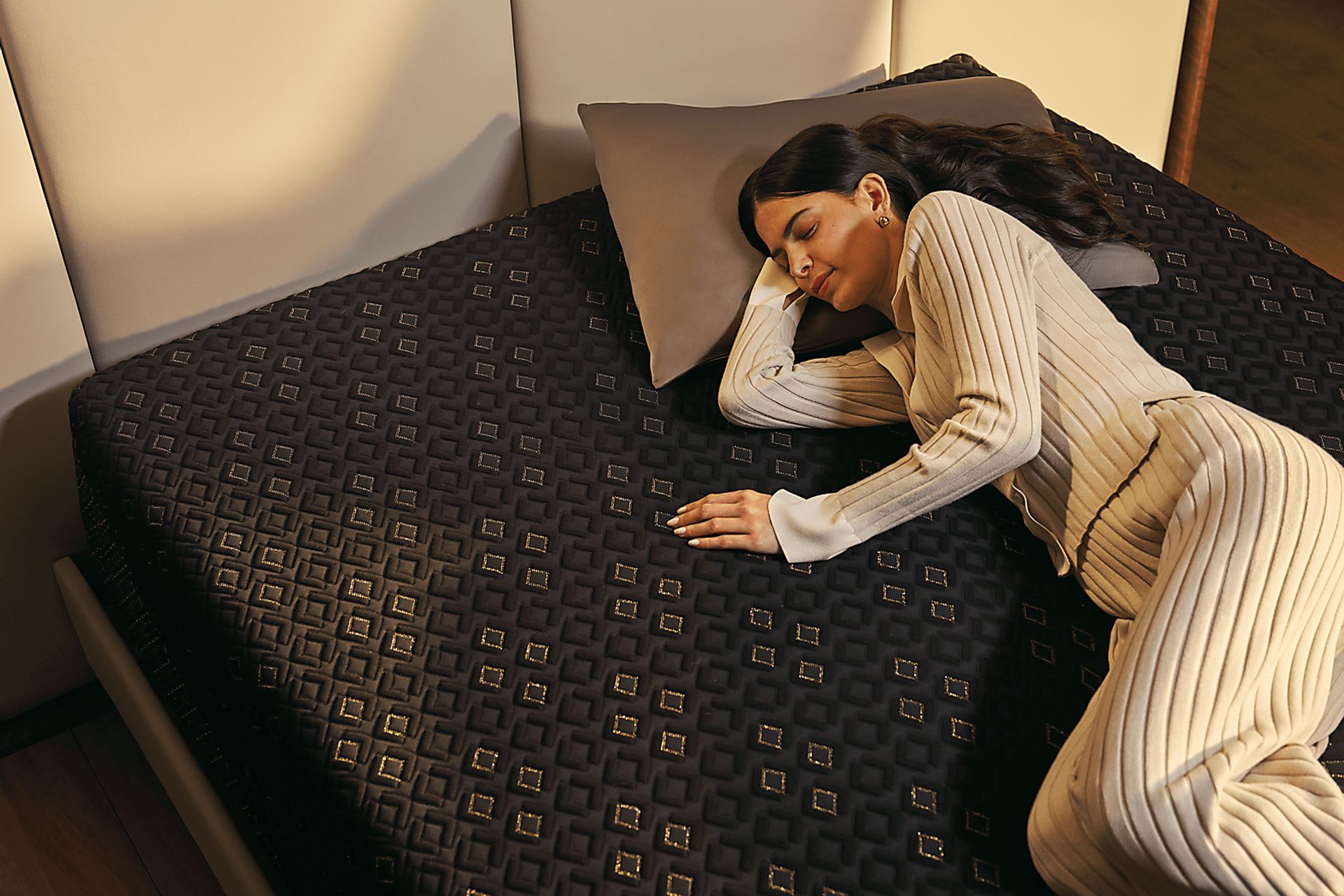 Beautyrest Black Hybrid Series Four XCS Medium King Mattress - Image 5