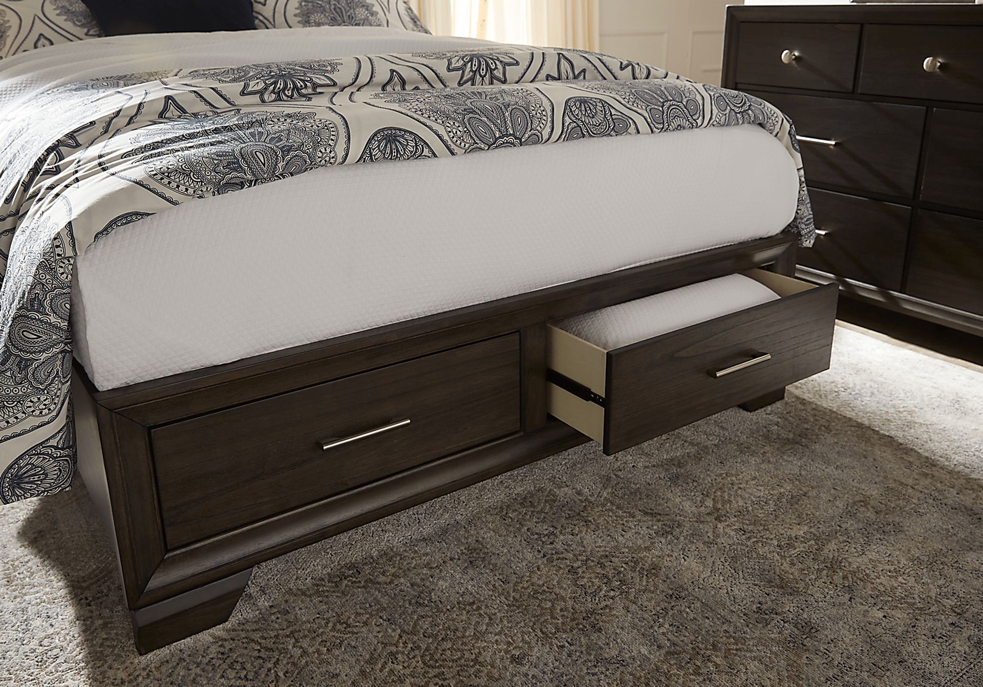 Beckwood Gray 5 Pc King Storage Bedroom - Image 4