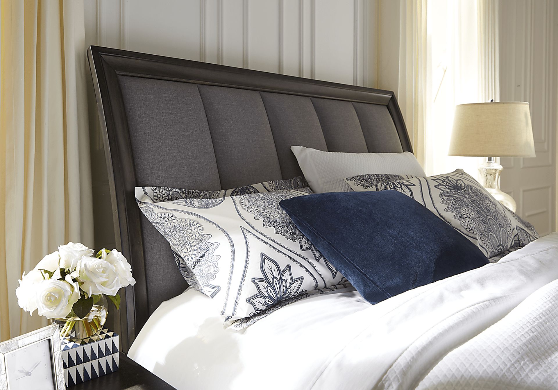 Beckwood Gray 5 Pc Queen Sleigh Bedroom with Storage - Image 5