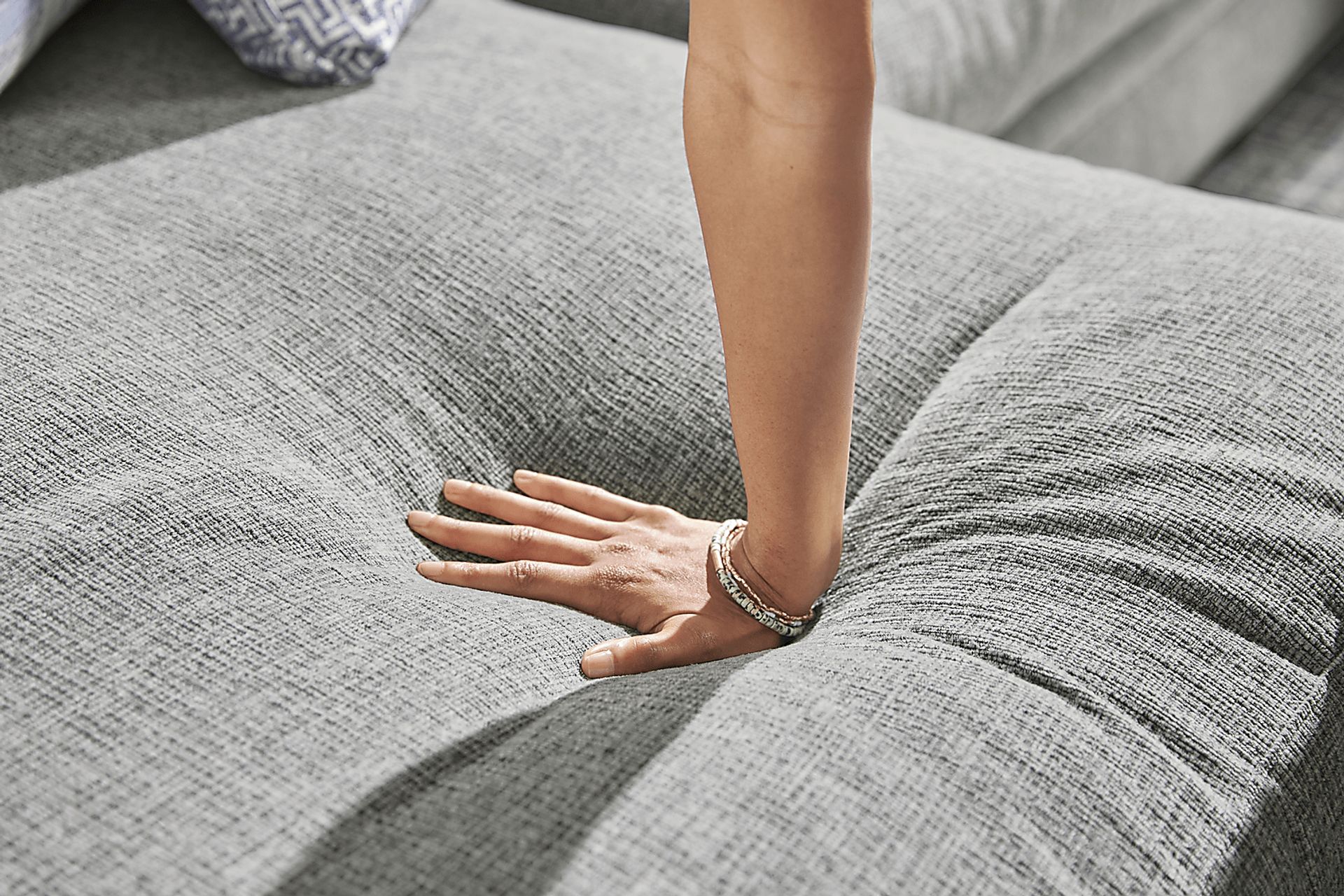 Bedford Park Gray 3 Pc Sectional with Chaise - Image 8