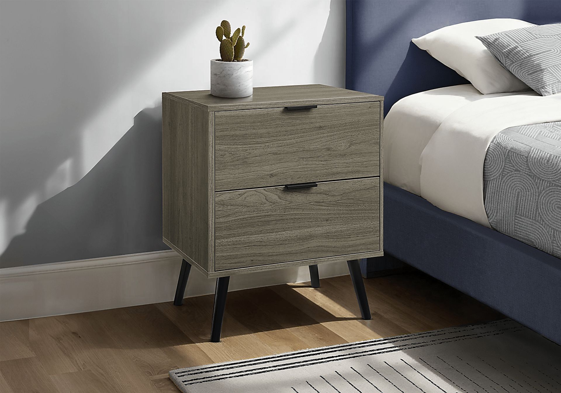Beeworth Gray Nightstand - Image 3