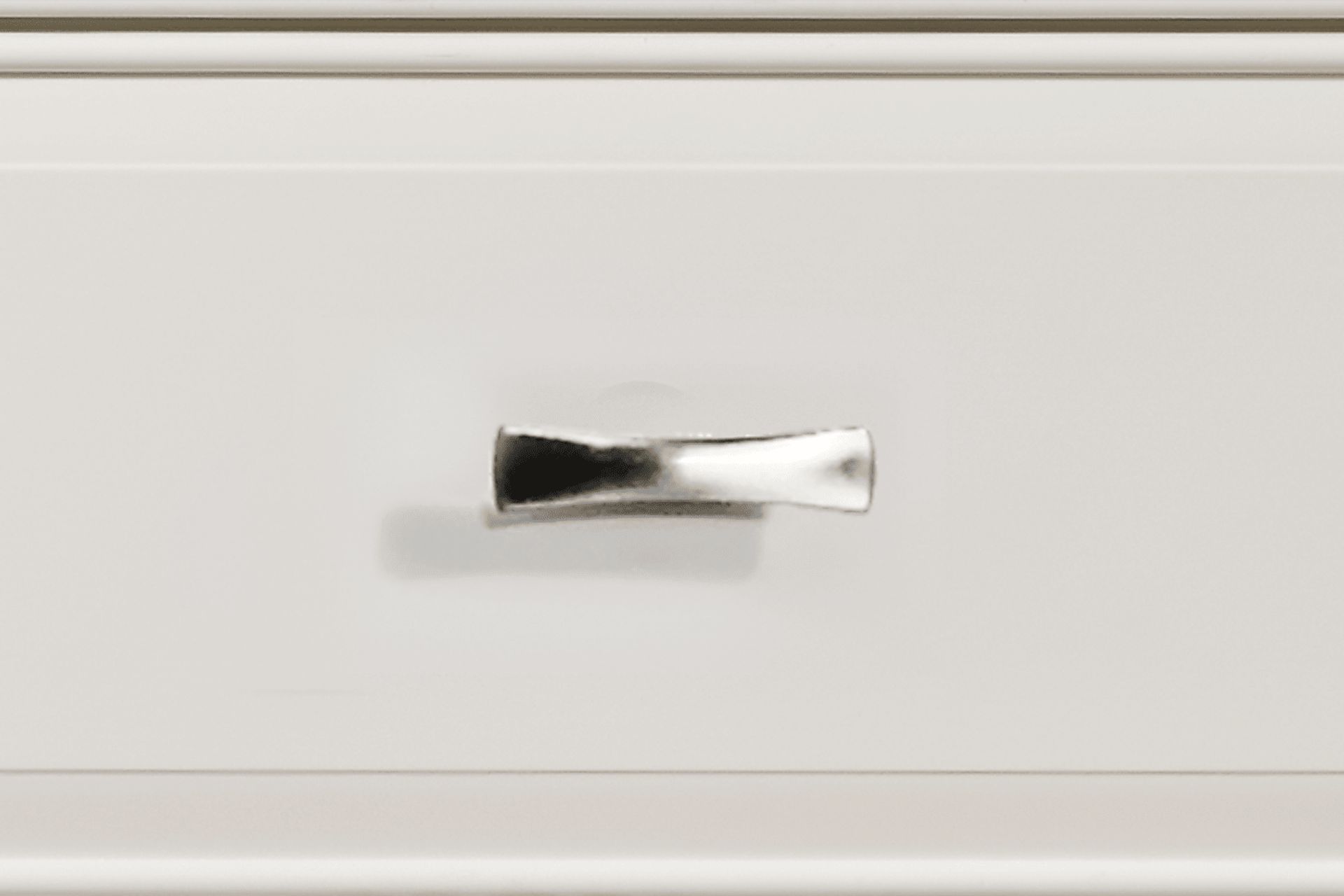 Belcourt White 7 Pc Queen Panel Bedroom - Image 11