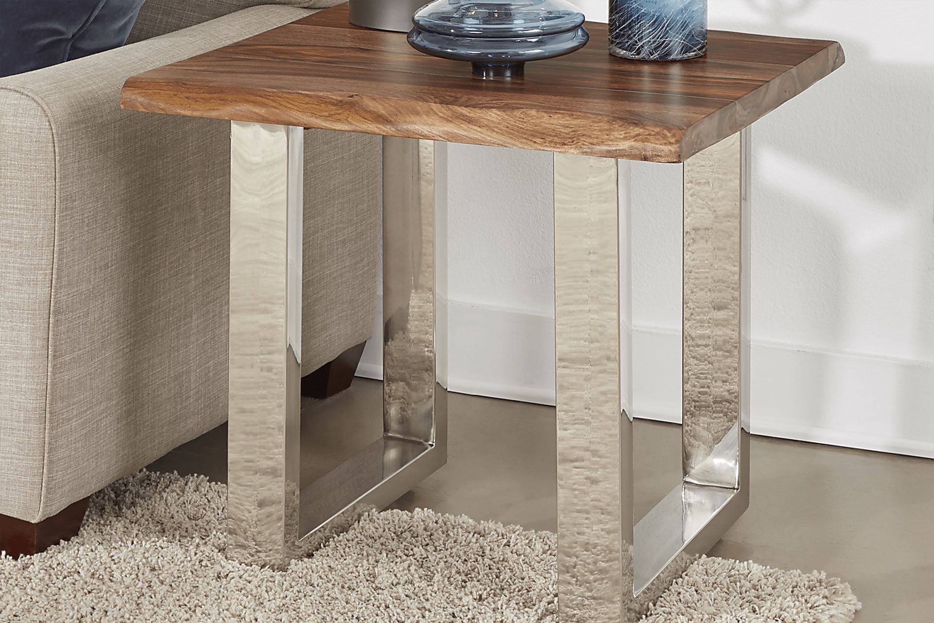 Bellac Point Brown End Table - Image 4