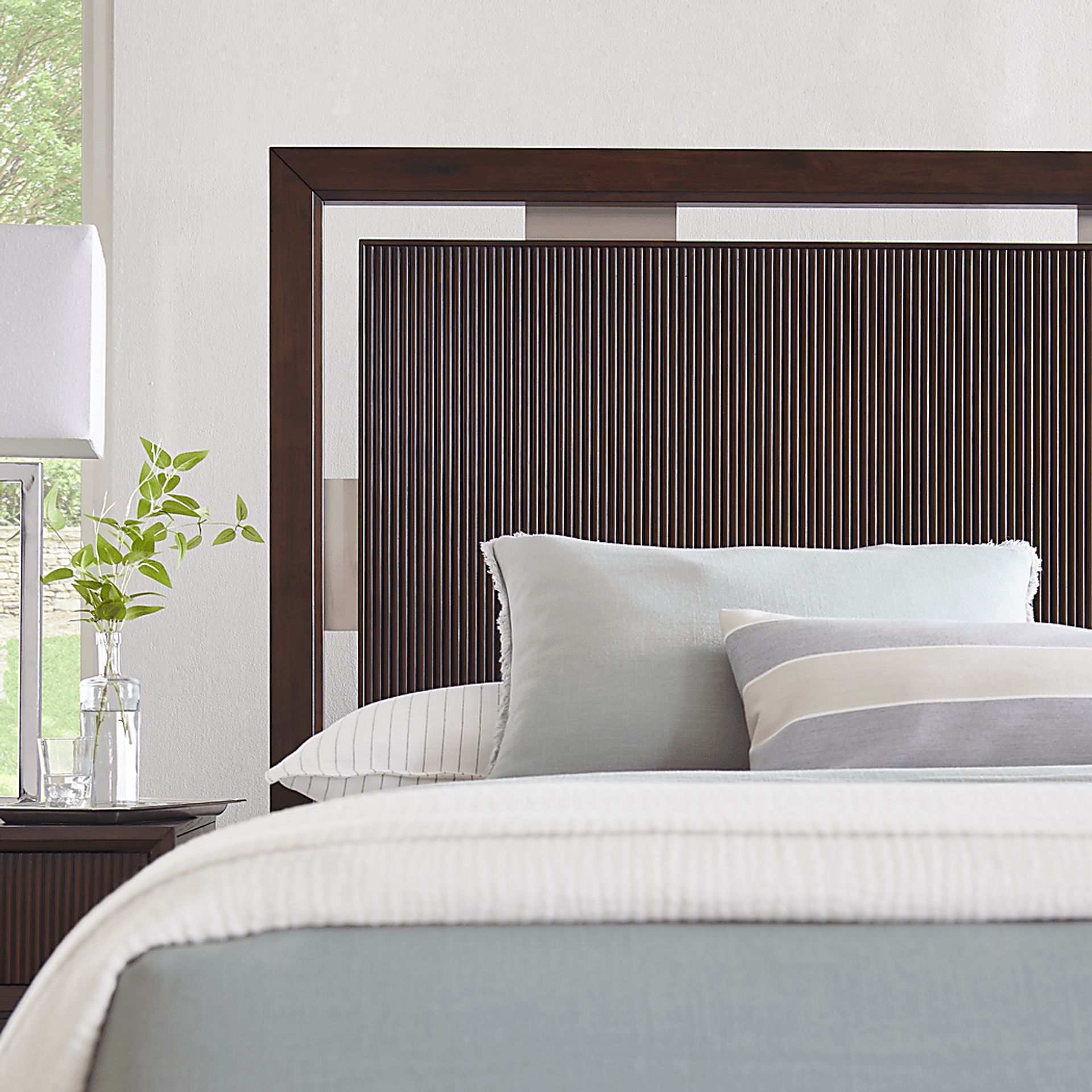 Bellante Brown 3 Pc King Panel Bed - Image 4