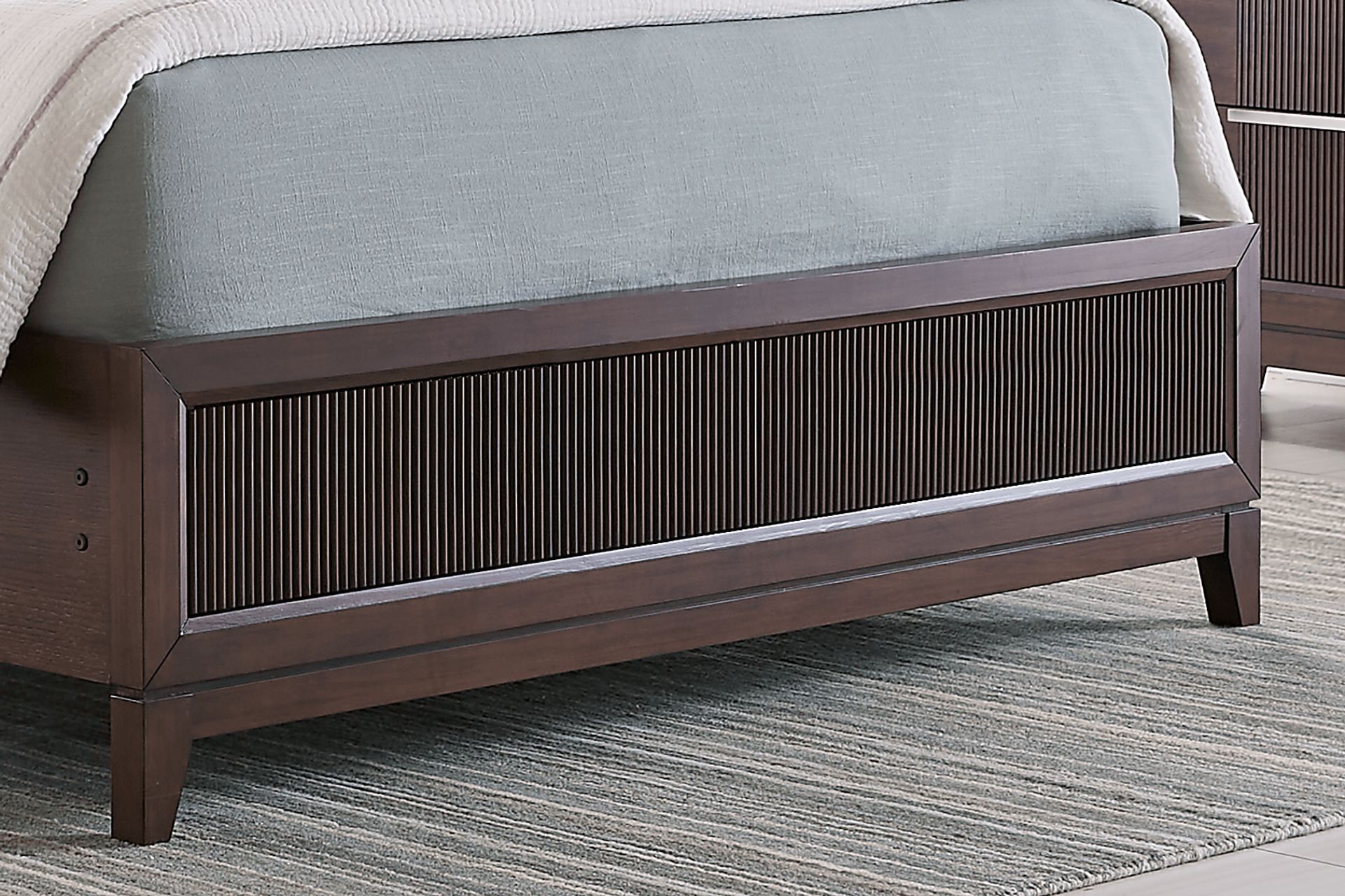 Bellante Brown 3 Pc King Panel Bed - Image 5