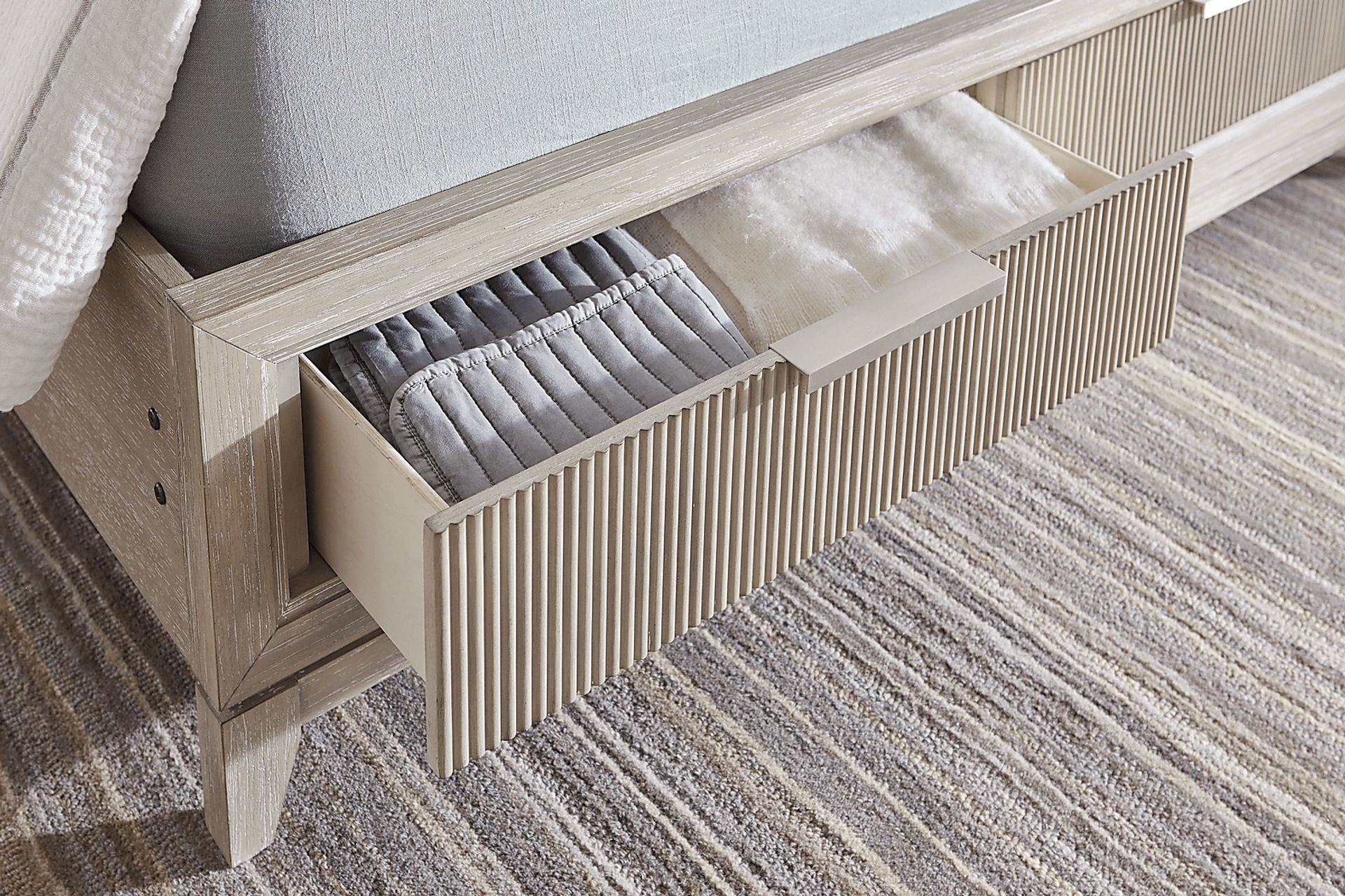 Bellante Gray 3 Pc Queen Panel Bed with Storage - Image 3