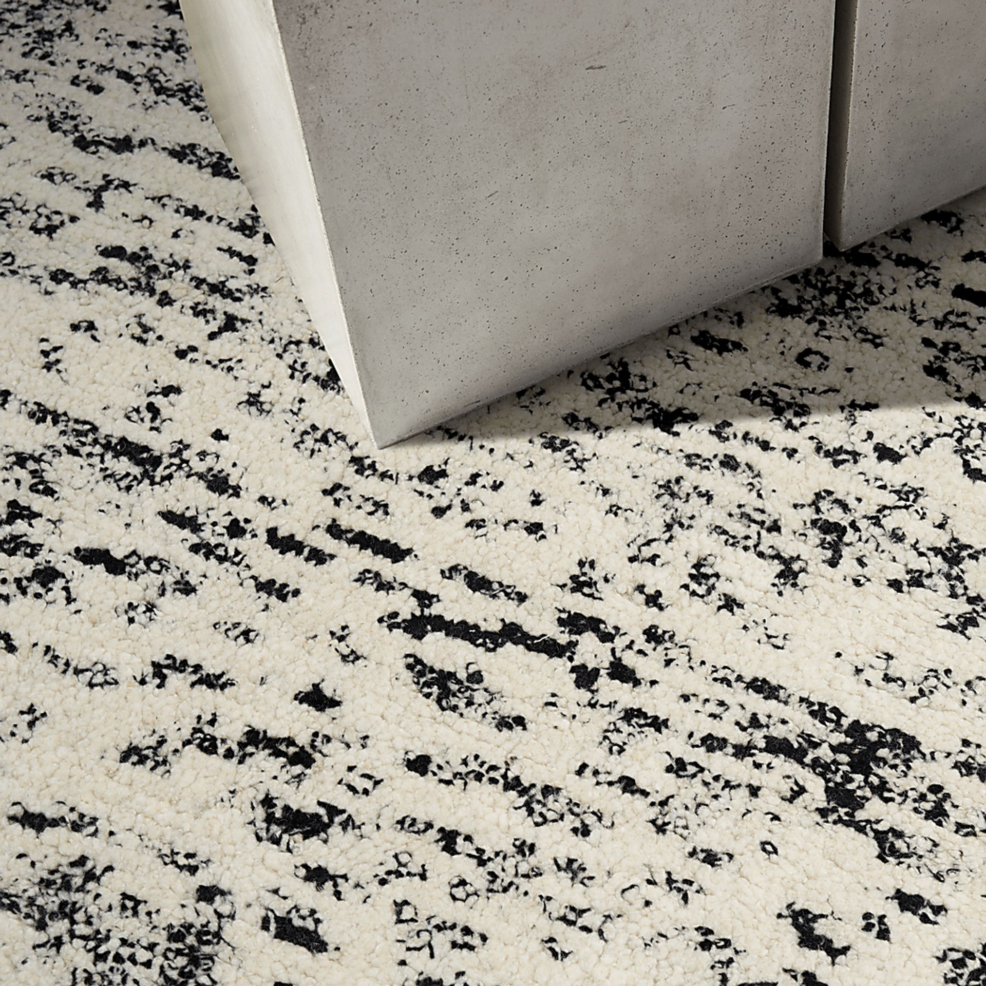 Bellport Ivory/Black 7'9 x 9'9 Rug - Image 3