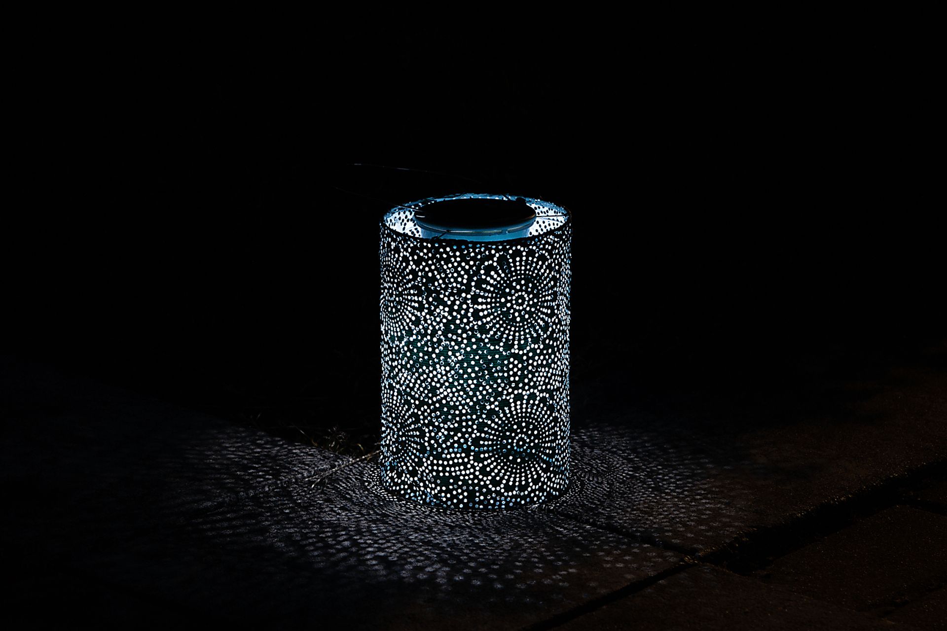 Bento Shade Outdoor Emerald Solar Lantern - Image 11