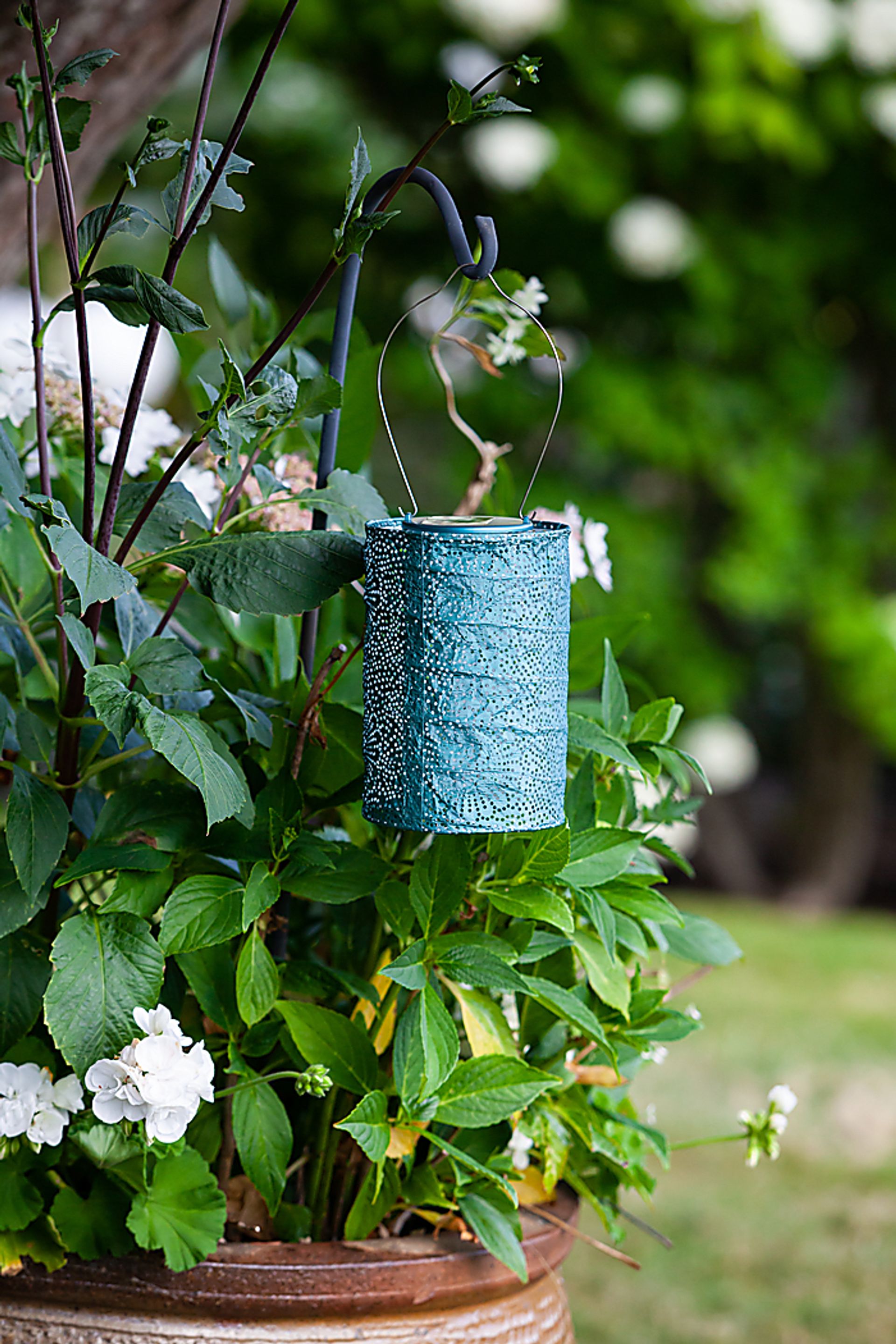 Bento Shade Outdoor Emerald Solar Lantern - Image 9