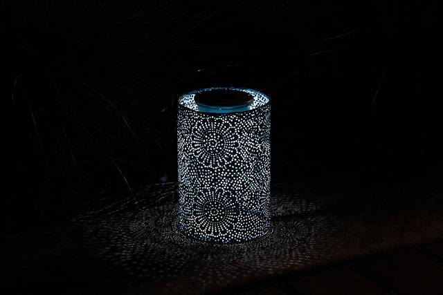 Bento Shade Outdoor Emerald Solar Lantern - Thumbnail - Image 10