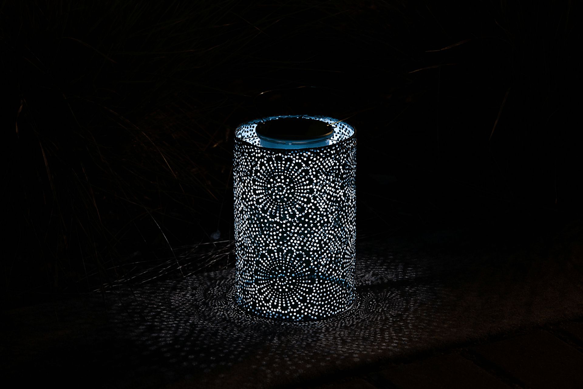 Bento Shade Outdoor Emerald Solar Lantern - Image 10