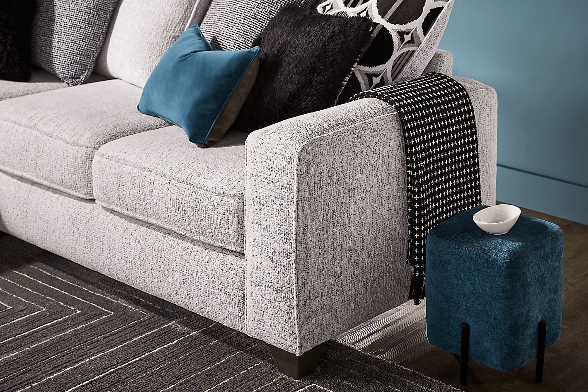 Benton Place Gray 5 Pc Sectional Living Room - Image 3