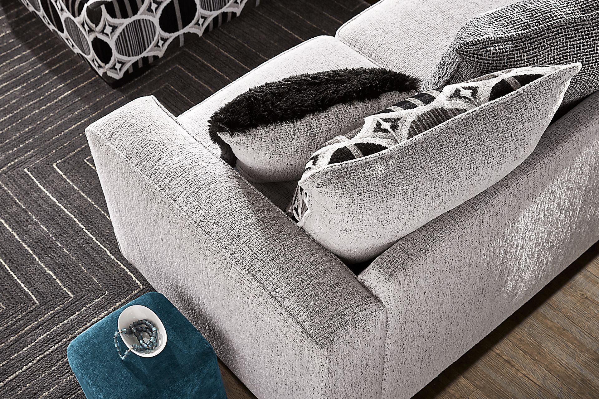 Benton Place Gray 5 Pc Sectional Living Room - Image 6