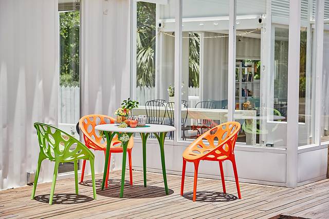 Beswick Green 35 in. Round Outdoor Dining Table - Thumbnail - Image 6