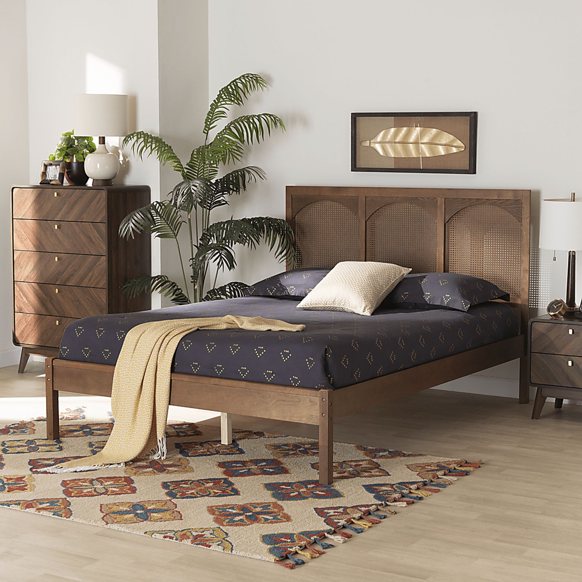 Bethwayne Brown King Platform Bed - Image 2