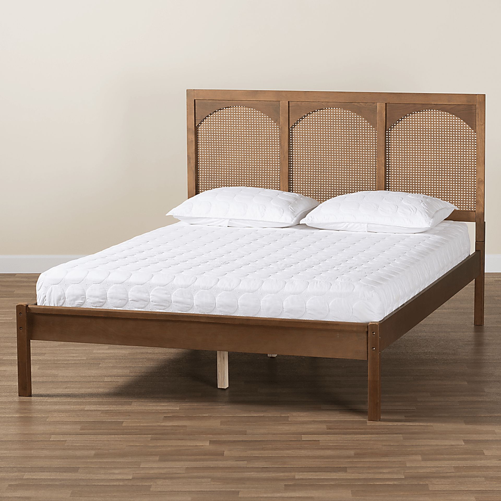 Bethwayne Brown King Platform Bed - Image 3