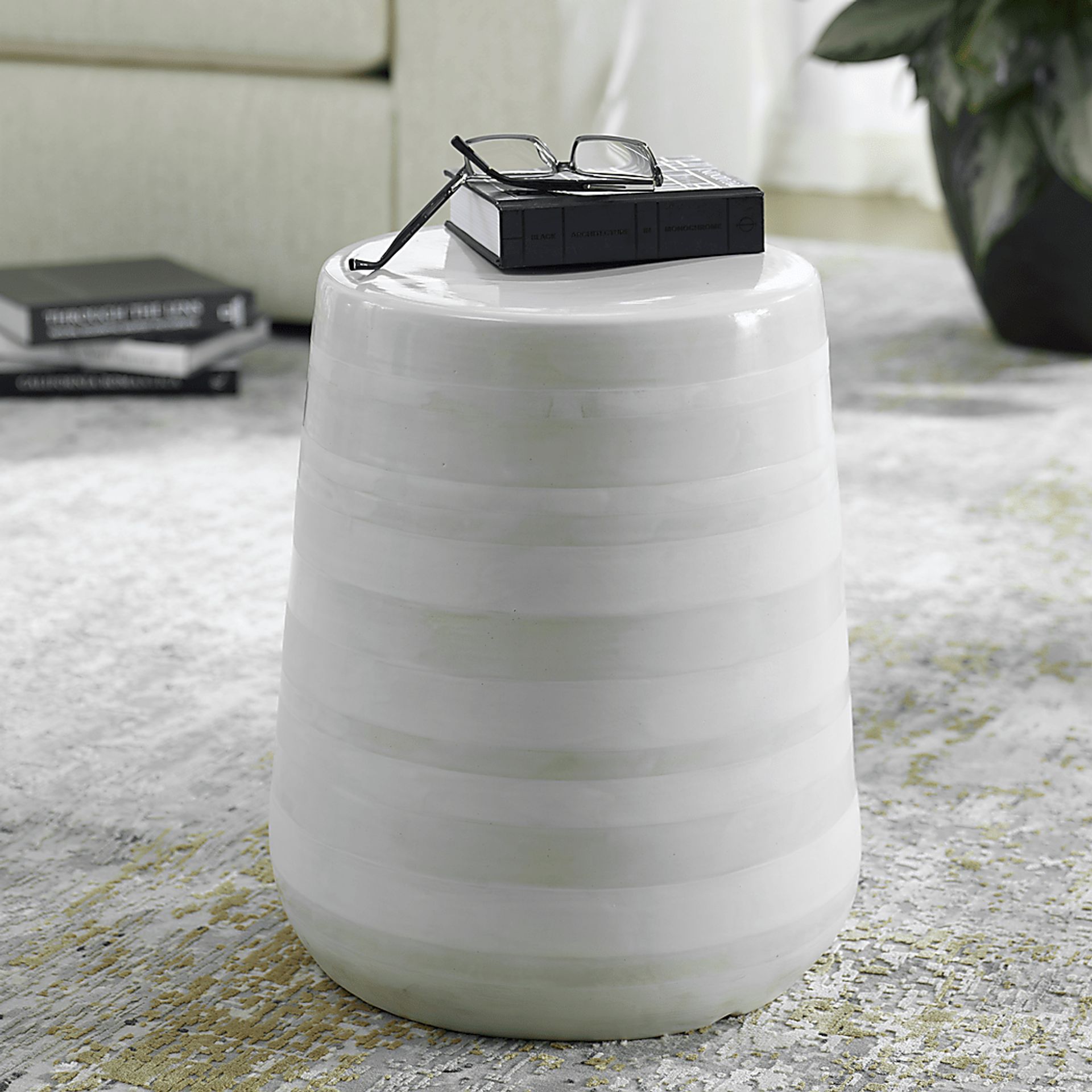 Bildo White Stool - Image 3