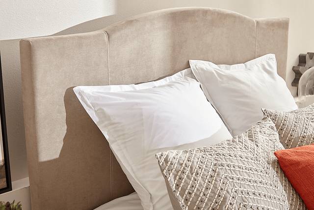 Bintliff Beige Queen Bed - Thumbnail - Image 5