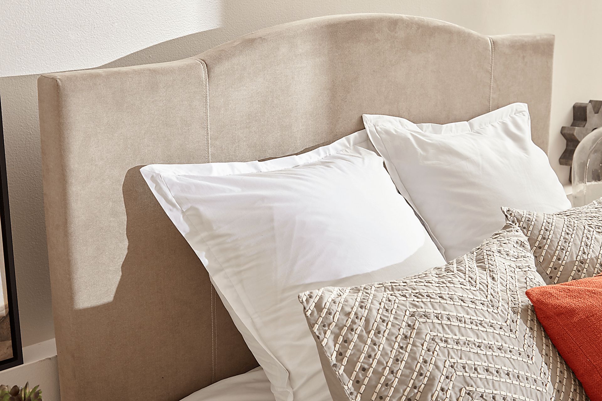 Bintliff Beige Queen Bed - Image 5