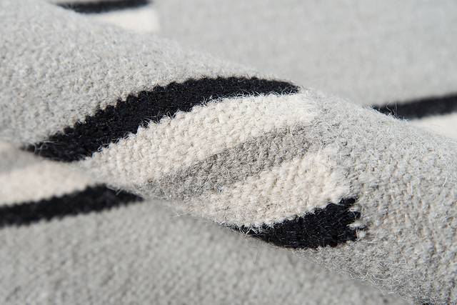 Birta Gray 5' x 7'6 Rug - Thumbnail - Image 4