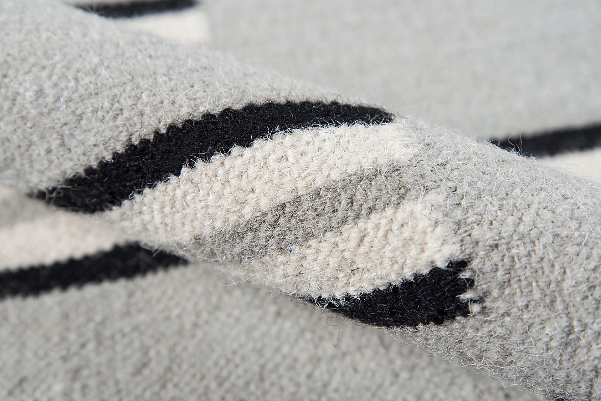 Birta Gray 5' x 7'6 Rug - Image 4