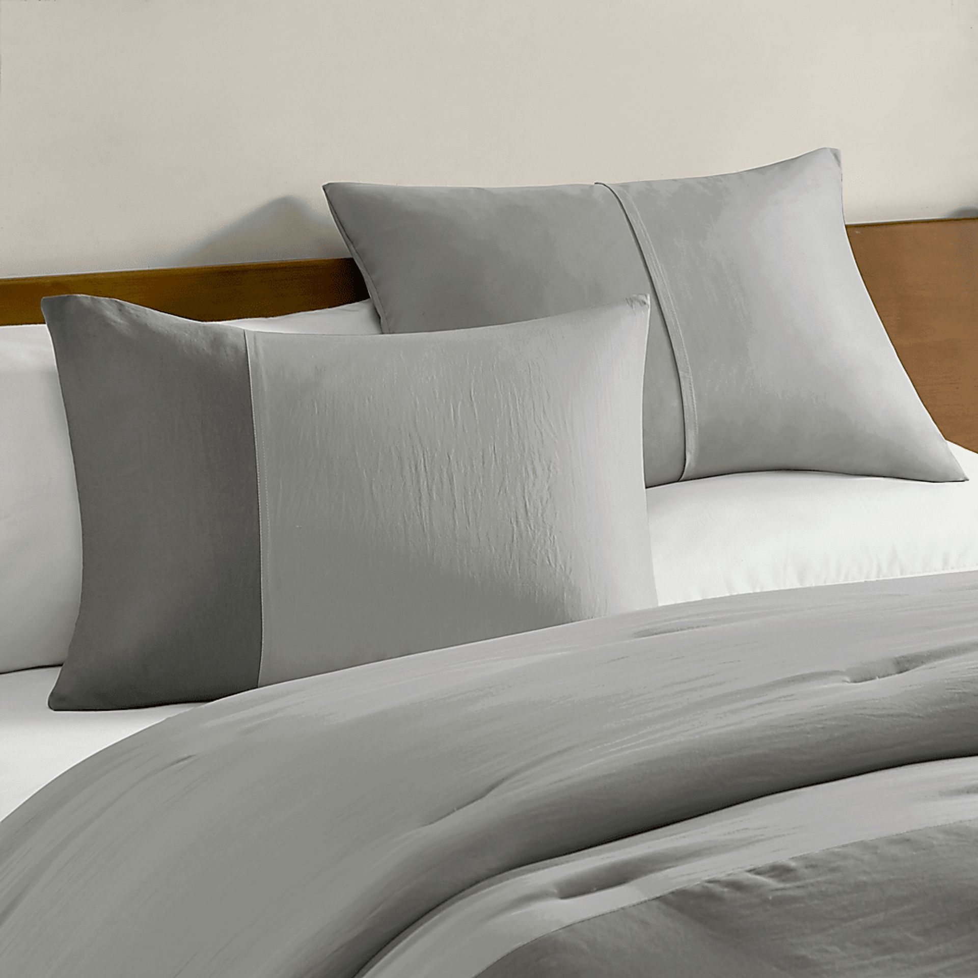 Blackthornea Gray King/California King 3 Pc Comforter Set - Image 15