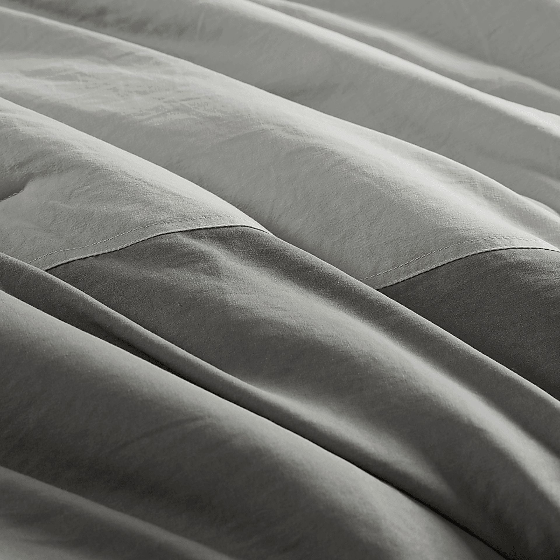 Blackthornea Gray King/California King 3 Pc Comforter Set - Image 16