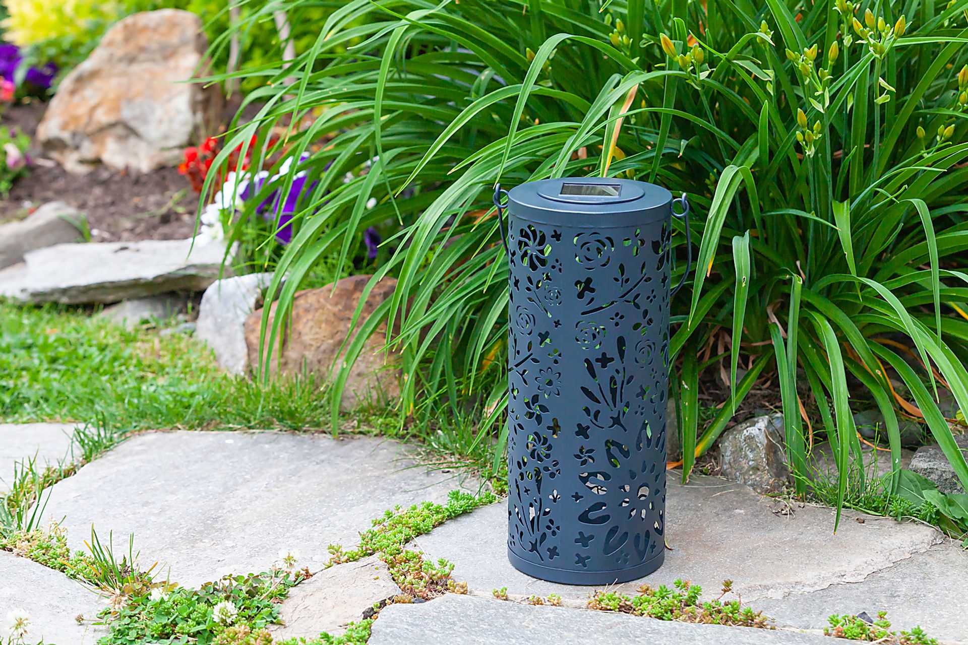 Blossom Hill Midnight Outdoor Solar Lantern - Image 4
