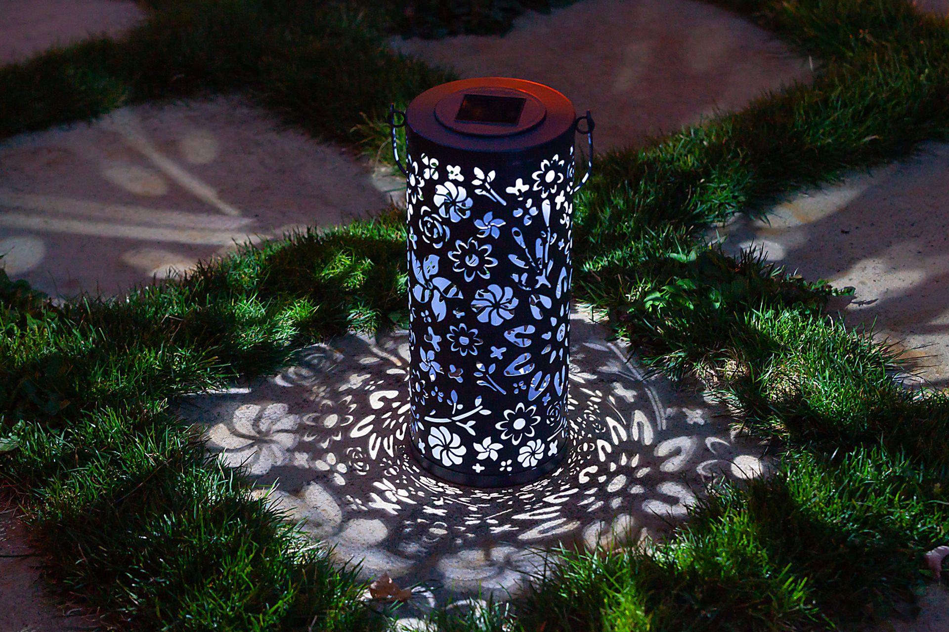 Blossom Hill Midnight Outdoor Solar Lantern - Image 7