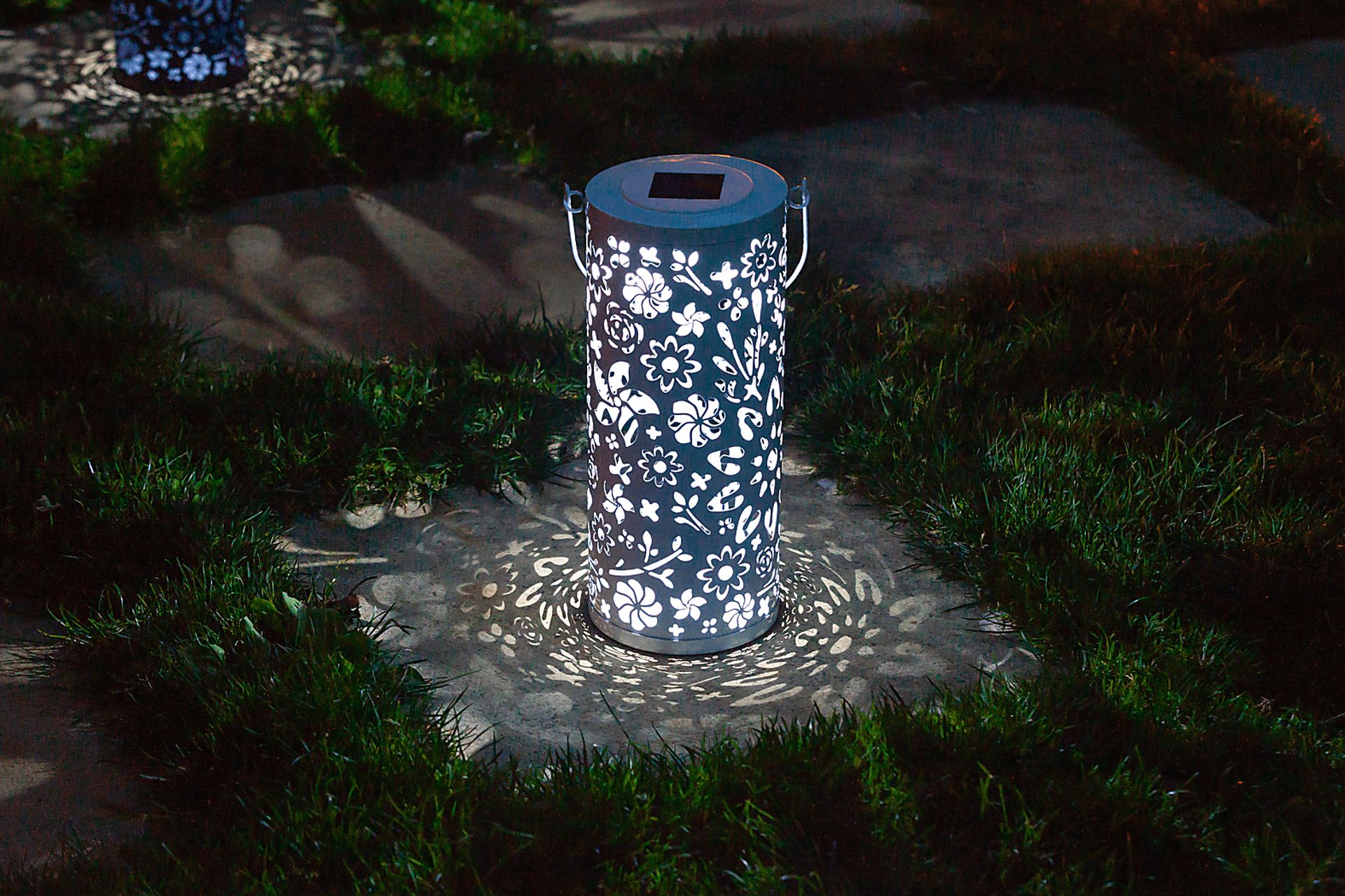 Blossom Hill White Outdoor Solar Lantern - Image 8