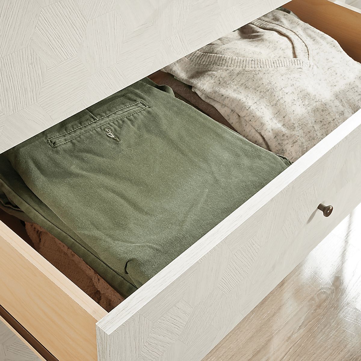 Bohrer Gray Chest | Rooms to Go