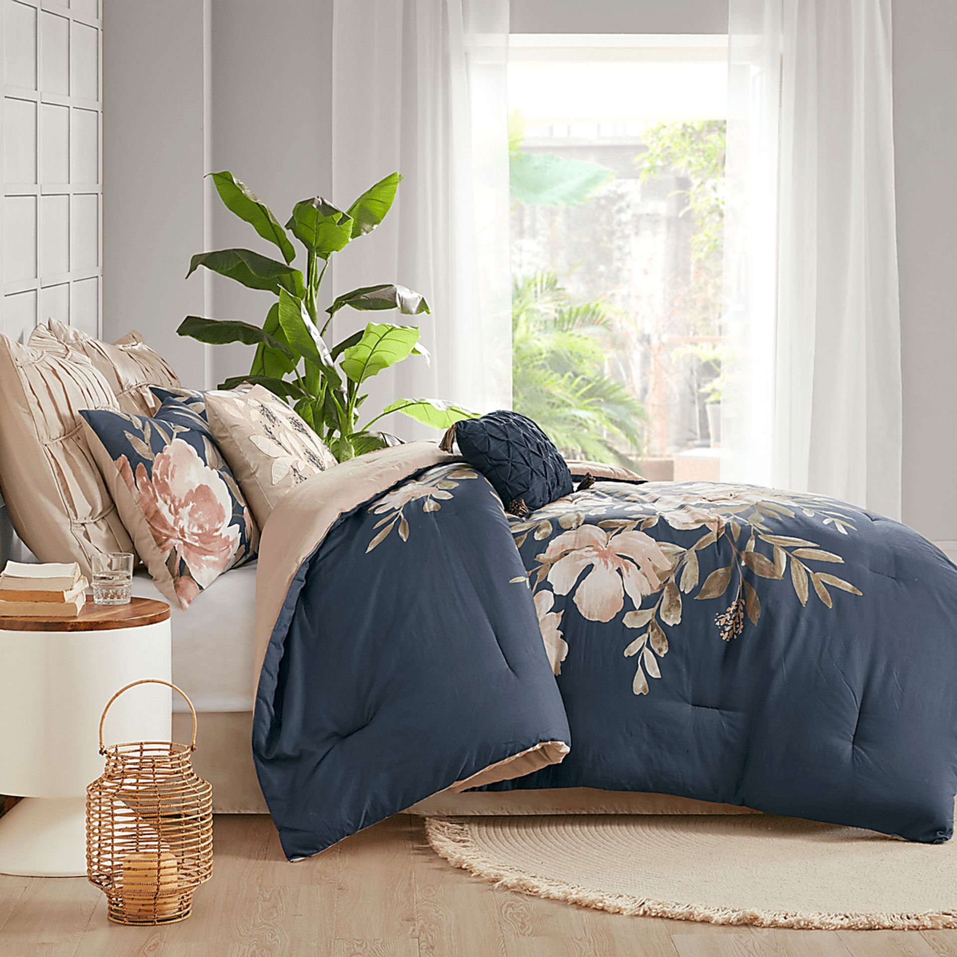 Bottlebrush Navy 8 Pc King Comforter Set - Image 3