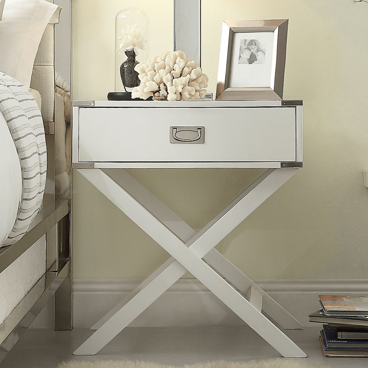 Bowen White Colors,White Accent Table | Rooms to Go