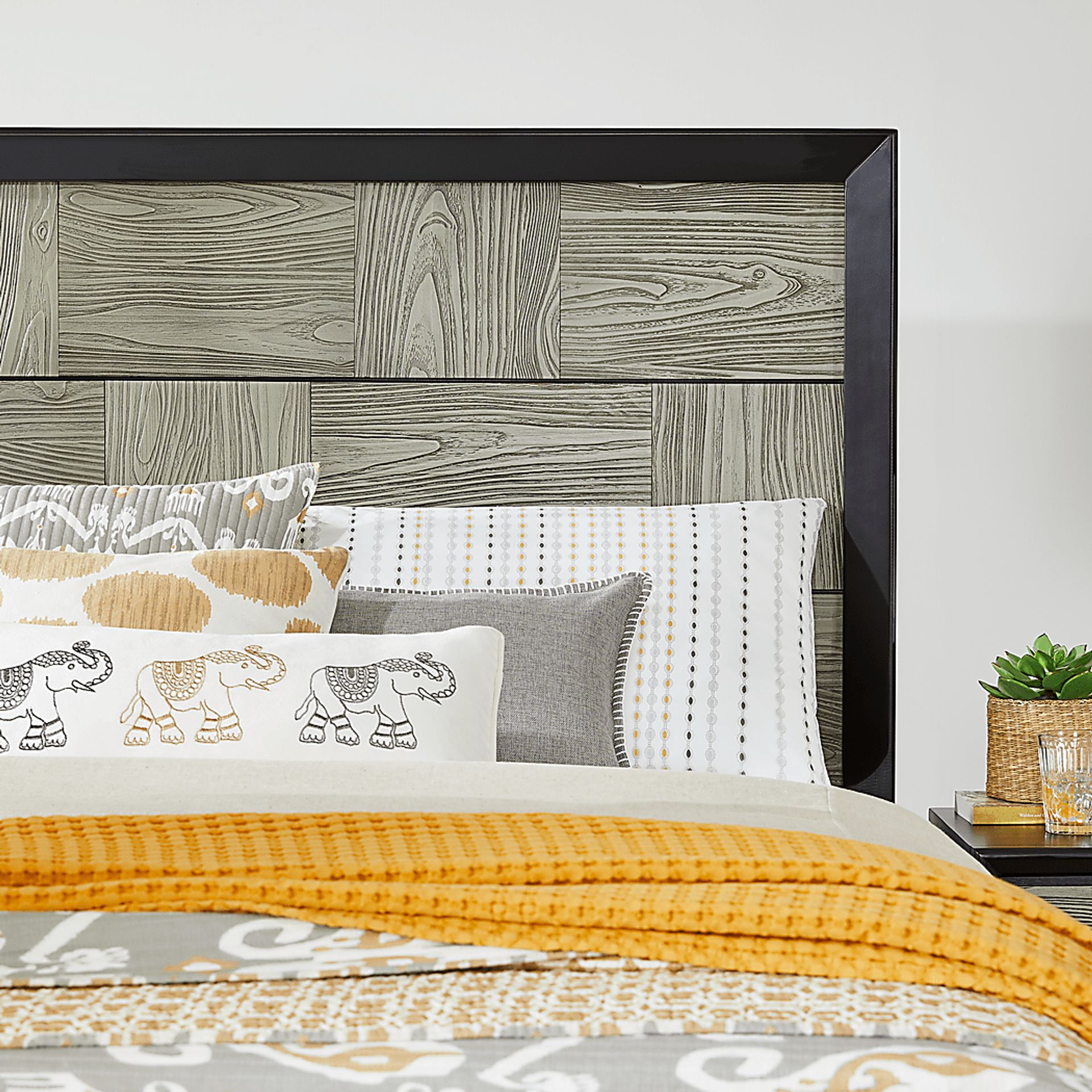Braedin Black 5 Pc Queen Bedroom - Image 3