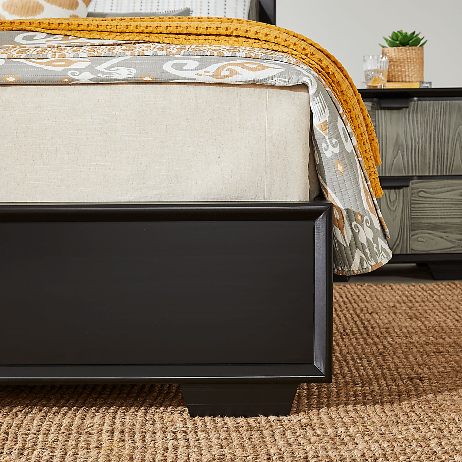 Braedin Black 5 Pc Queen Bedroom - Image 4
