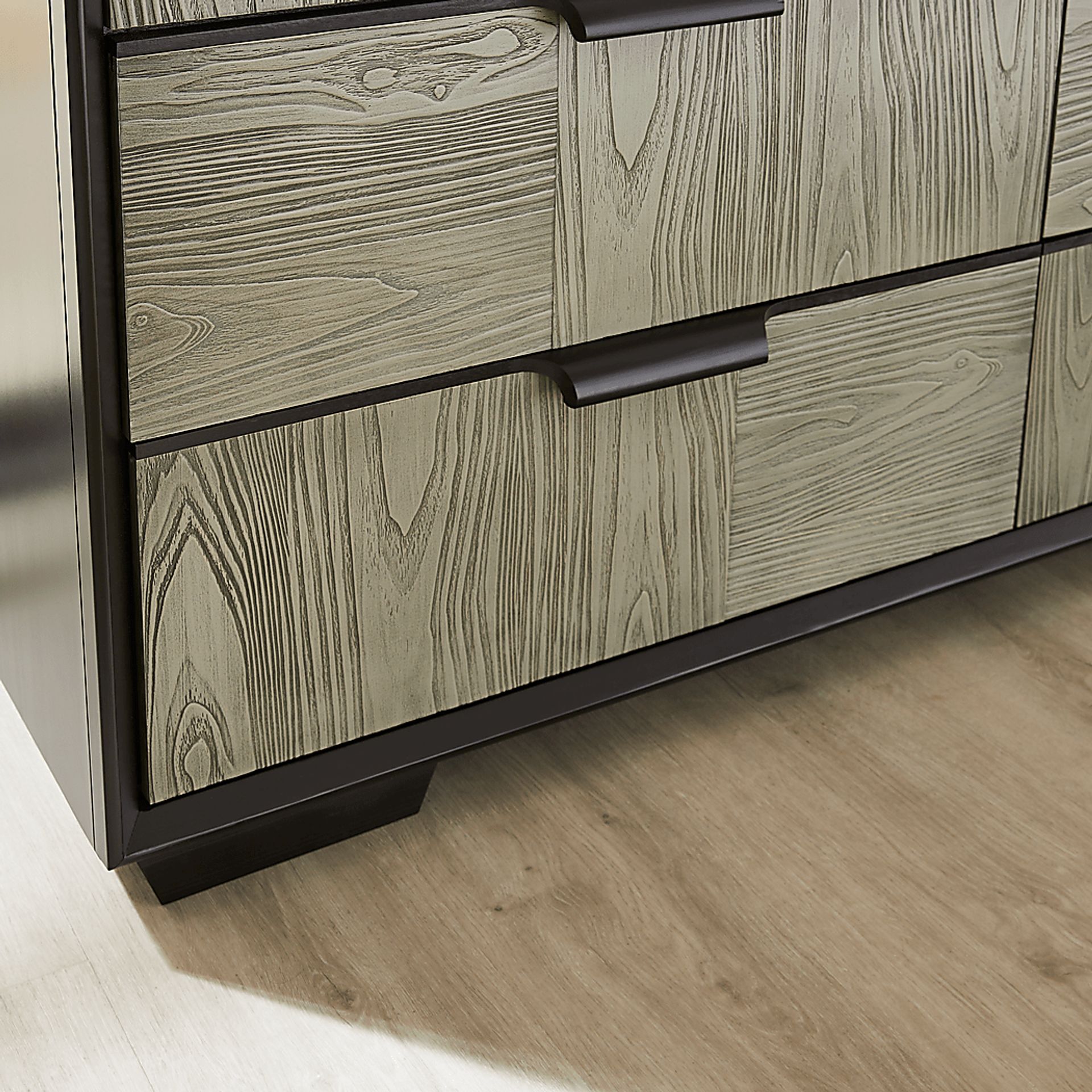 Braedin Black 5 Pc King Bedroom - Image 6