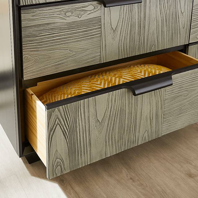 Braedin Black 5 Pc King Bedroom - Thumbnail - Image 7
